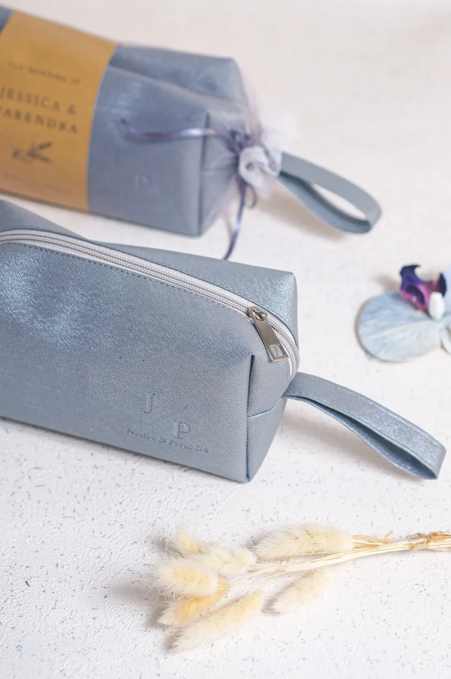 Aisy Pouch