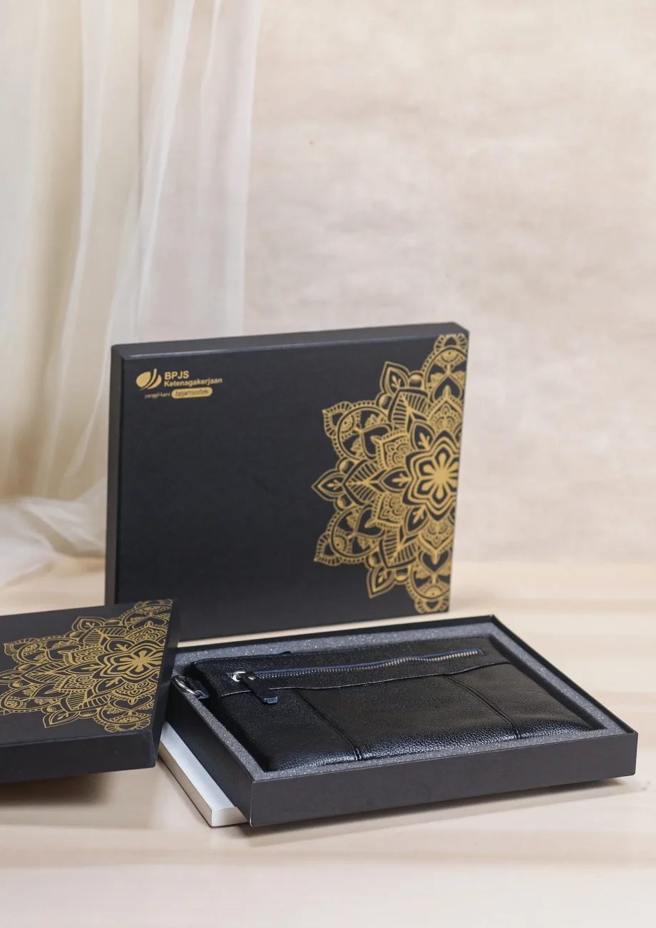 Ayesha Leather Set