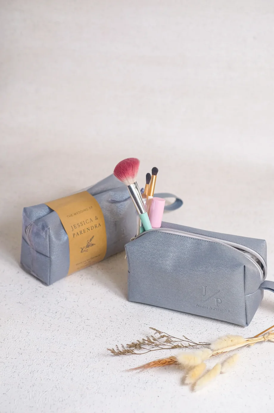 Aisy Pouch